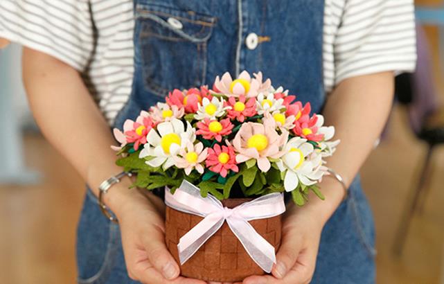 Mooie bloempot vilten bloemendecoratie gratis knip-doe-het-zelf materiaalpakket handgemaakte stoffen bloemen voor en huisdecoratie