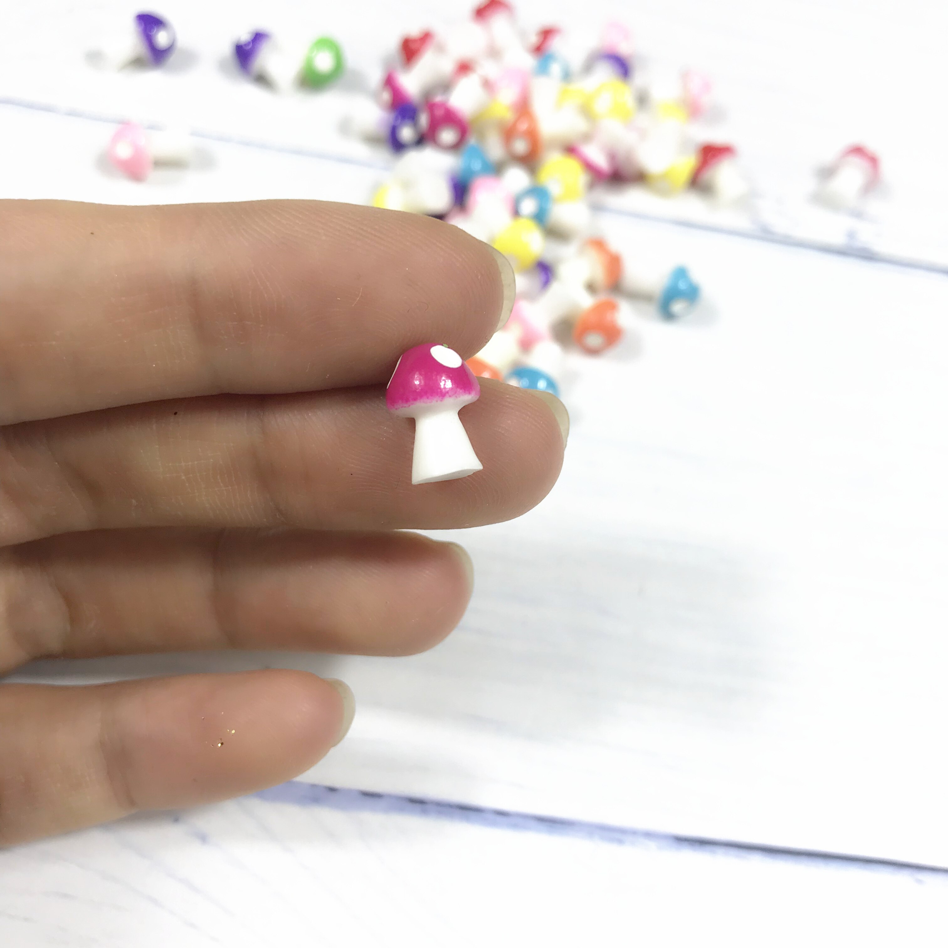 20PCS Mushrooms Terrarium Figurines Fairy Garden Miniatures Party Garden Mini Mushroom Garden Ornament Resin Crafts Decorations