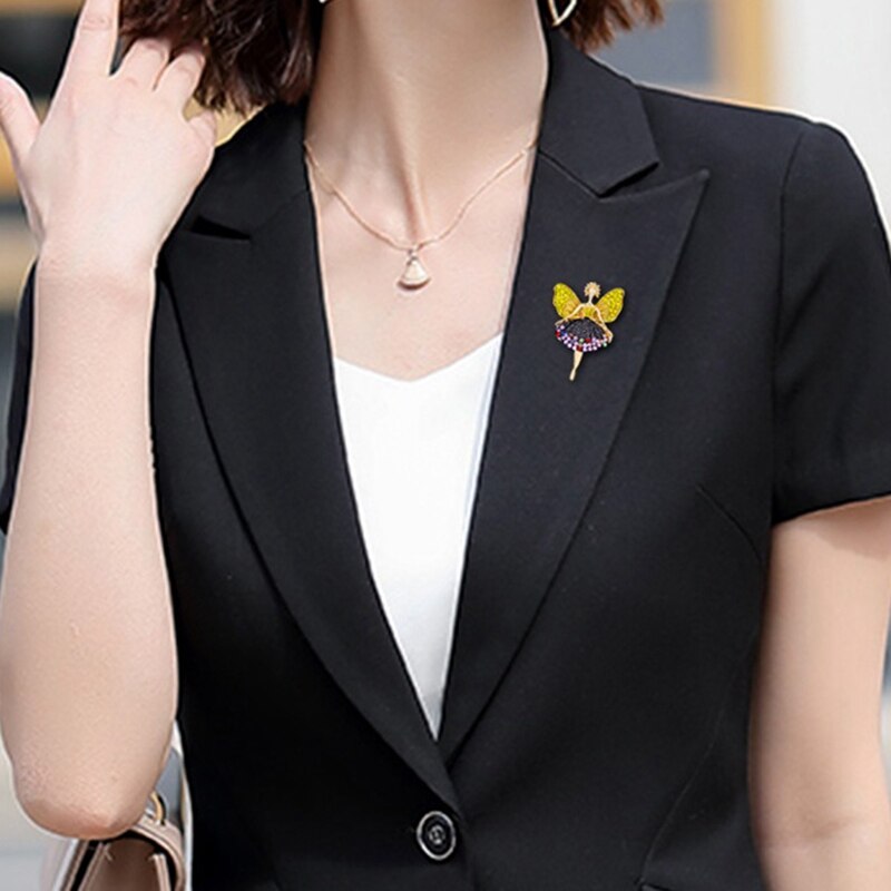 retro Karikatur Schmetterling Mädchen Brosche Schönheit Kleid Dame Broschen Party Büro Brosche Stifte