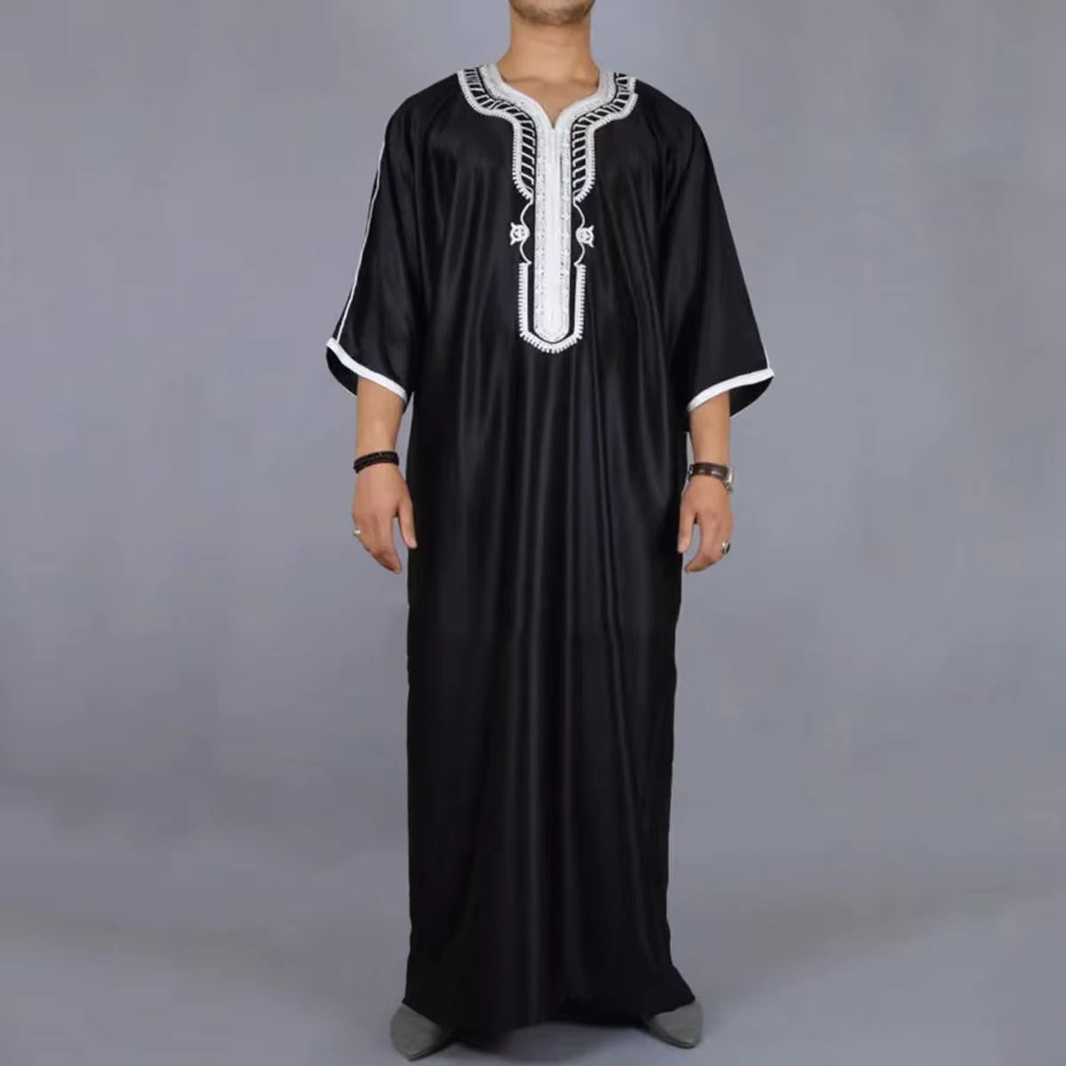 Bata de lujo musulmana de estilo marroquí para hombre, bata exclusiva tradicional Eid al Fitr, bata holgada con bordado simple para hombre: L / Negro