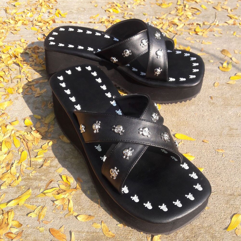 Neue Damen Keile hoch Fersen Schwarz Sandalen gotisch Niet bequem Sommer Dicken Plattform Sandalen Slipper Schuhe Frau