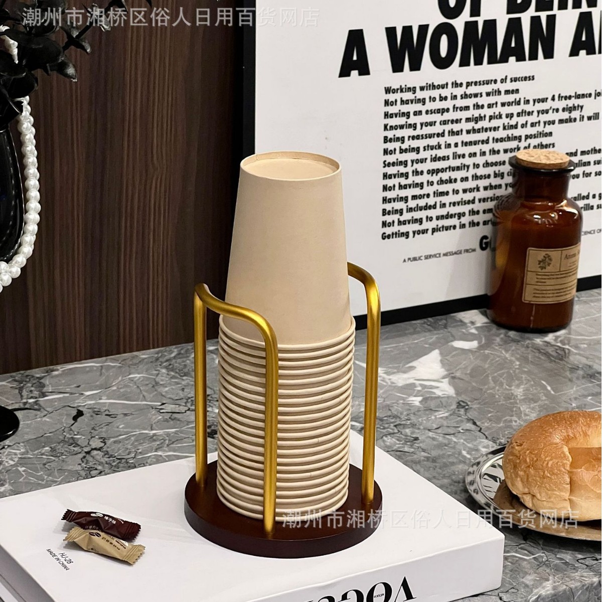 Stojak na kubki jednorazowe, półka, drewniany dozownik na kubki robić wody i herbaty z dłuższym patyczkiem, organizer na kubki, akcesoria.: Czerwony