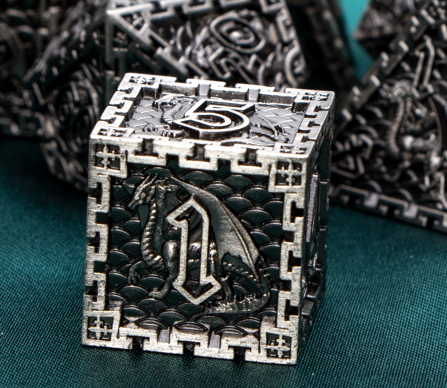 Set di dadi DND in metallo Set di dadi poliedrici per prigione e drago gioco di ruolo Set di dadi D &amp; D RPG D e D D20 D12 D10 D8 D6 D4 D %