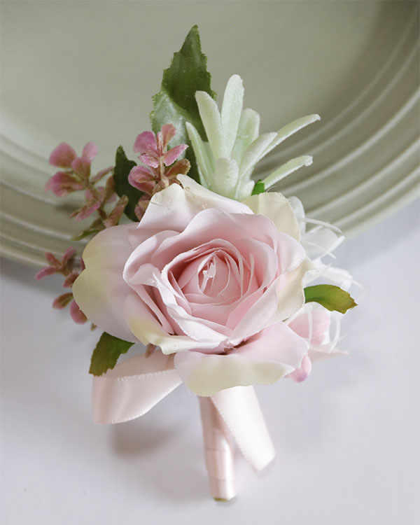Beige Boutonnieres Blumen Künstliche Rosen Seide Weiße Corsage Knopfloch Trauzeugen Boutonniere für Männer Hochzeitsaccessoires: Beige