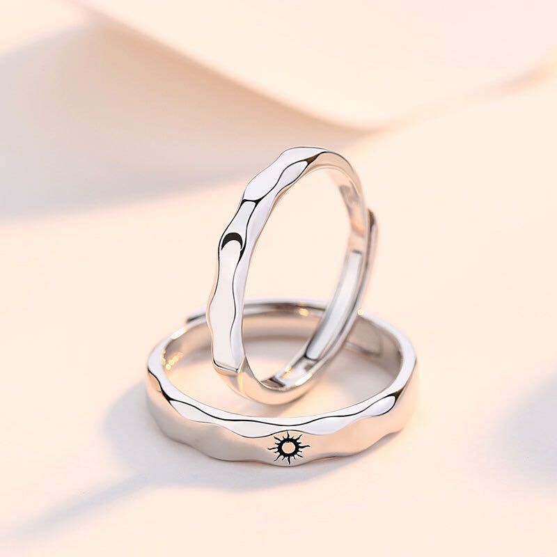 Anillos de pareja de sol y luna de Color plateado para mujer, anillo romántico con letras de día y noche, joyería para banquete de compromiso, para citas, 2 uds.