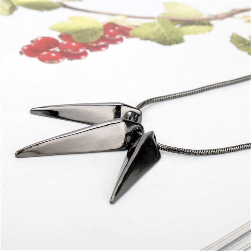 retro movie peripheral black panther with the same wolf tooth necklace men domineering hip-hop party pendant