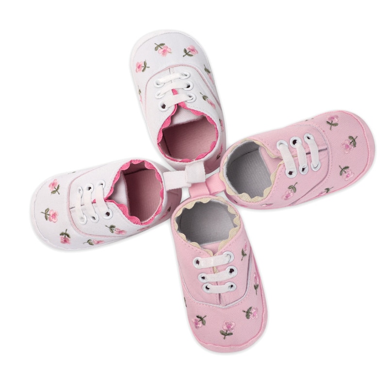 Zapatos de encaje bordado Floral para bebé niña, calzado de algodón suave, zapatos infantiles para primeros pasos