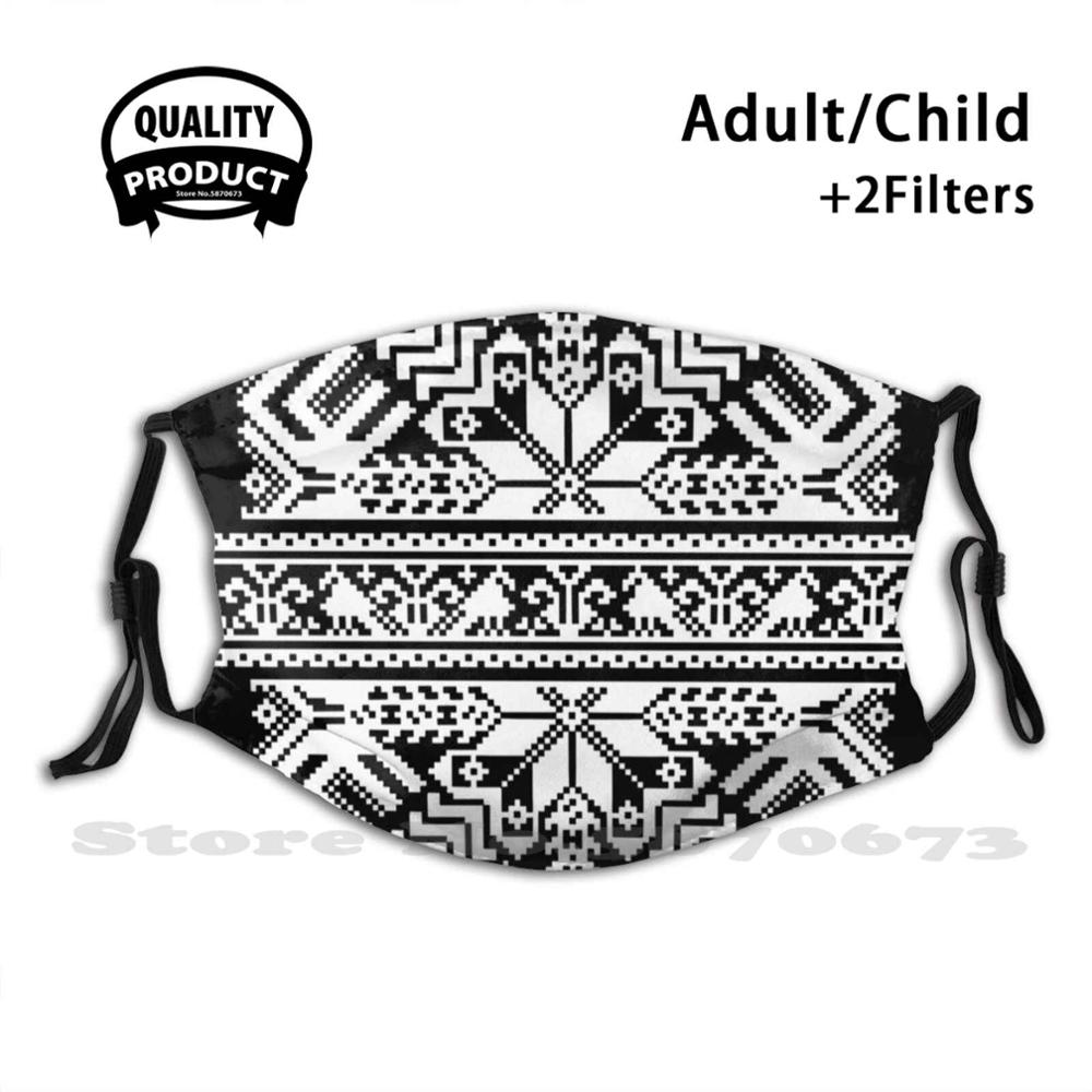 Letton Traditionnel. Masque foulard doux multifonctionnel, Mono, signe traditionnel letton, ornement du patrimoine, signes de la baltique: Mask / Adult Size
