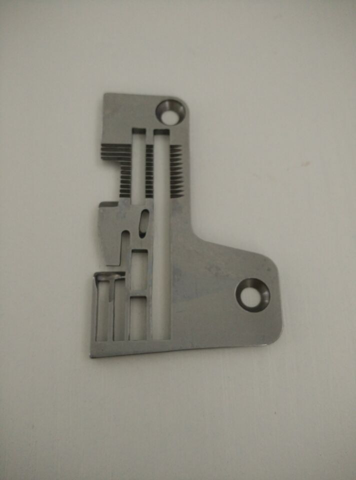 Industrial Sewing Machine Spare Parts Needle Plate 204528 For Pegasus Throat Plate