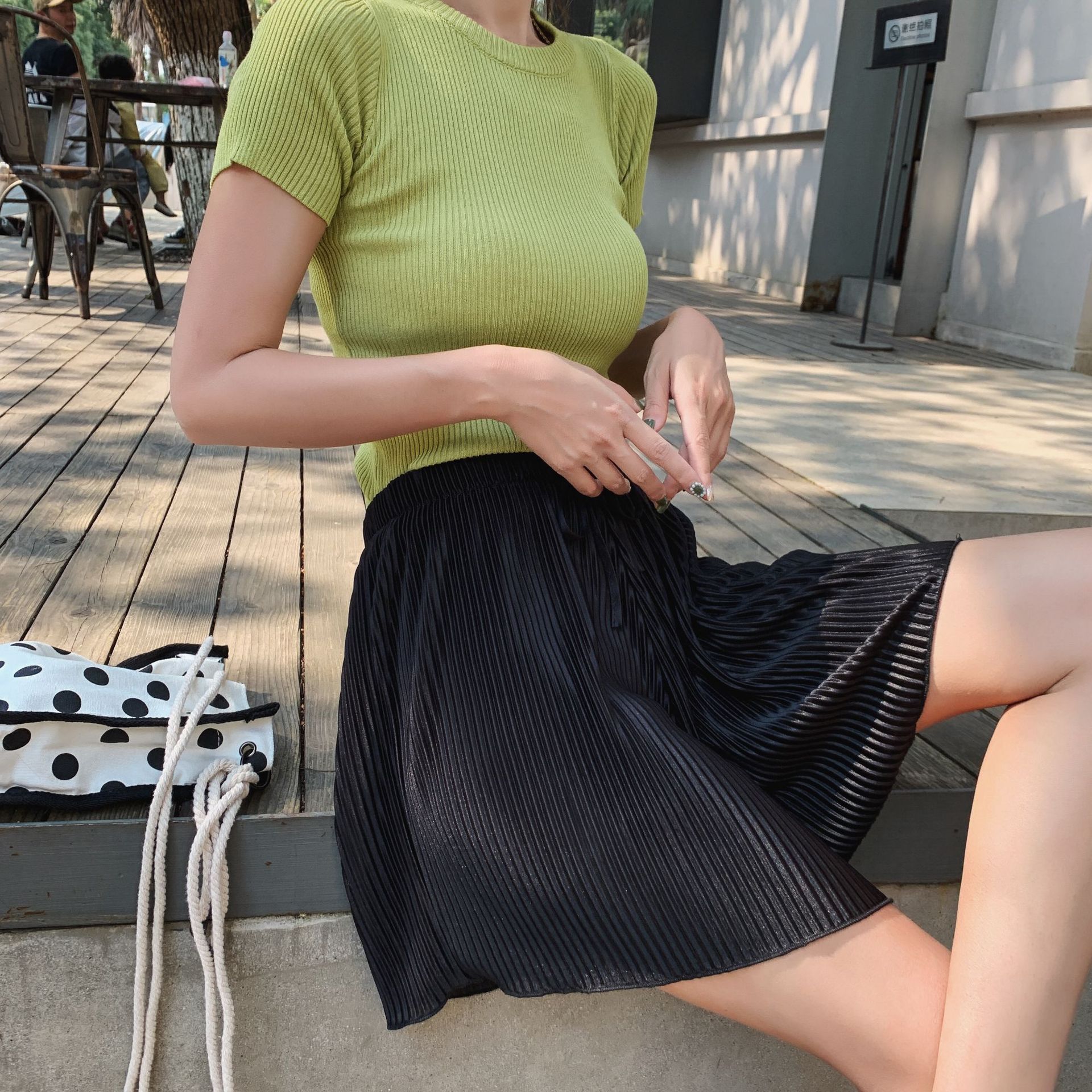 Pantalones cortos plisados por encima de la rodilla para mujer, pantalón corto de estilo playero, holgado, de pierna ancha