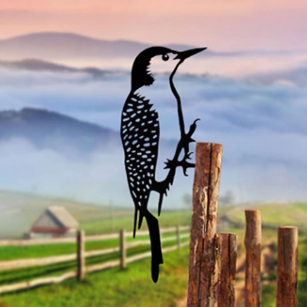 Vogel op een boomtaksilhouet | Premium Vector
