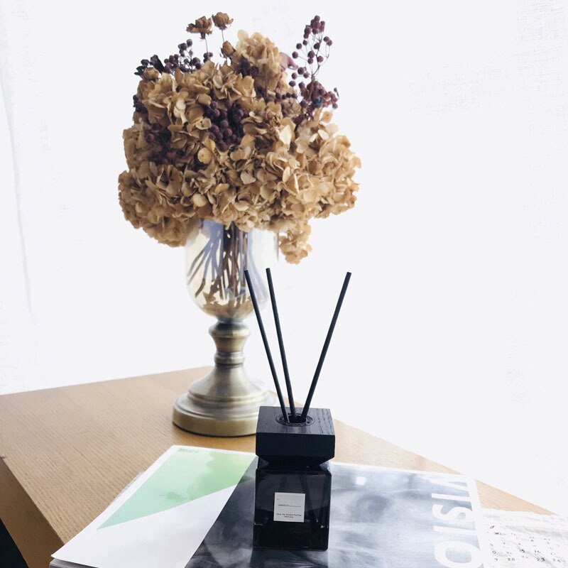 150ml Reed Diffuser with Natural Wooden Cap, Squre Diffuser and Black Fiber Rattan Sticks Shangri-la Hilton English Pear Fressia