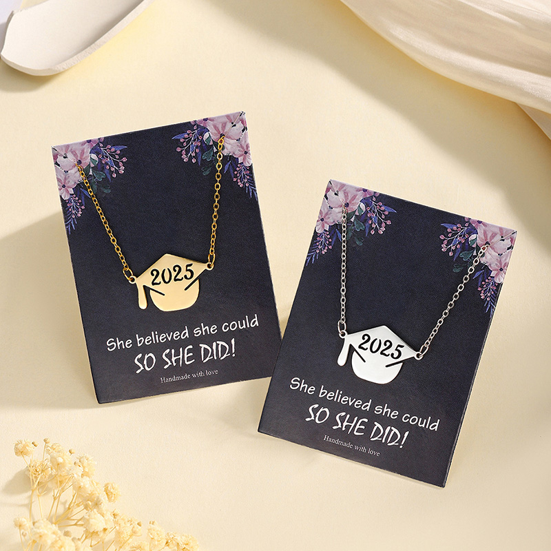 Classe del 2025 Collana per laureati Gioielli Collane con ciondolo cappello da laurea in acciaio inossidabile placcato oro argento con regali di carte