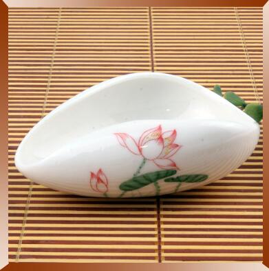 The blue and white porcelain Cha He * Tea Presentation Vessel: Pink