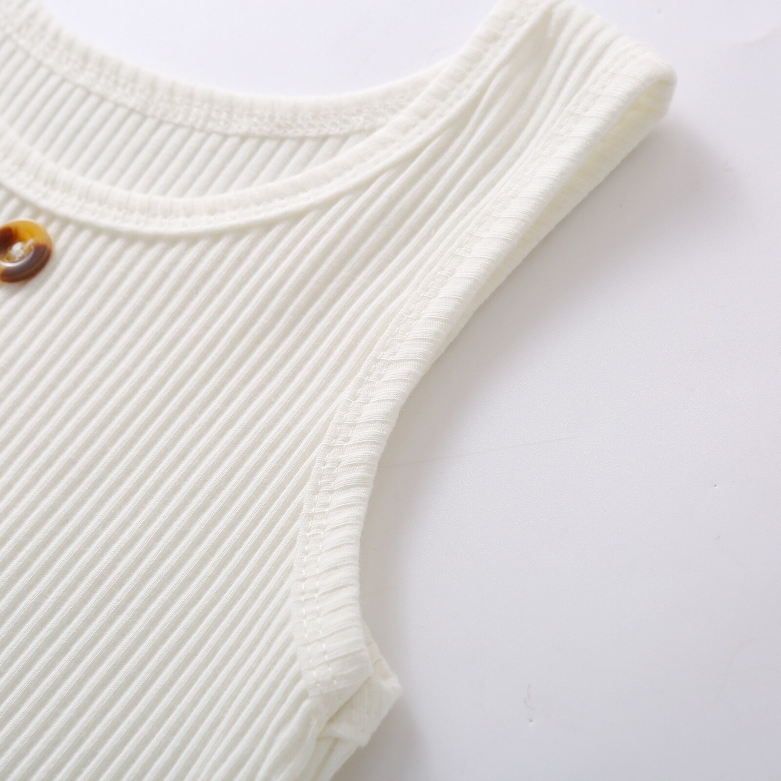 Peuter Little Zomer Outfits, baby Meisje Effen Kleur Ronde Hals Knop Tank Top + Gerafelde Zoom Pocket Flared Jeans 18M-6T