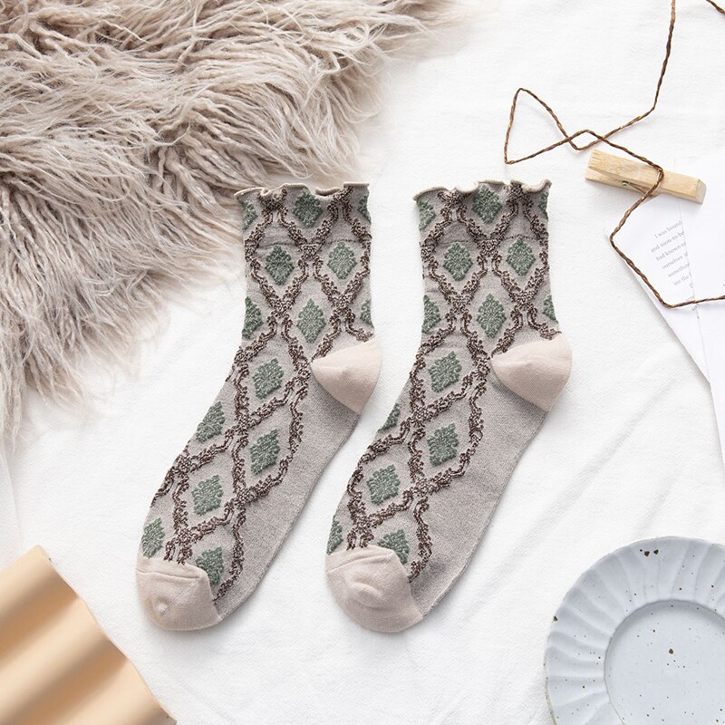 Retro Socks Women Lace Frilly Socks Ruffle Glitter Shiny Casual Harajuku Art Woman Sock Long Trendy skarpety Kawaii Girl: Ivory