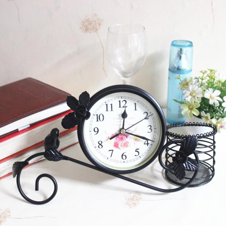 Reloj de escritorio de hierro de estilo antiguo con florero, adornos para el hogar, decoración para el dormitorio, reloj de mesa retro, artesanías de: 8824 black