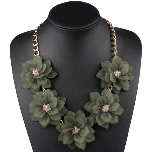 Claire Floral Necklace