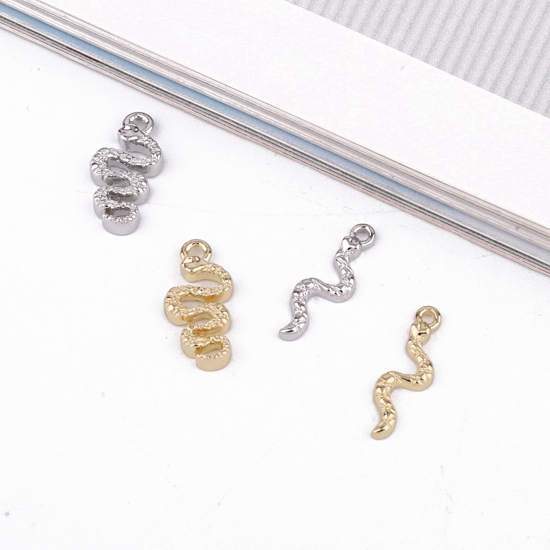 5pcs 18mm Kleine Snake Lichtmetalen Charms Goud Zilver Bevindingen Voor Sieraden Hanger Maken Punk Vintage Oorbellen Ketting DIY decoratie: mixed style