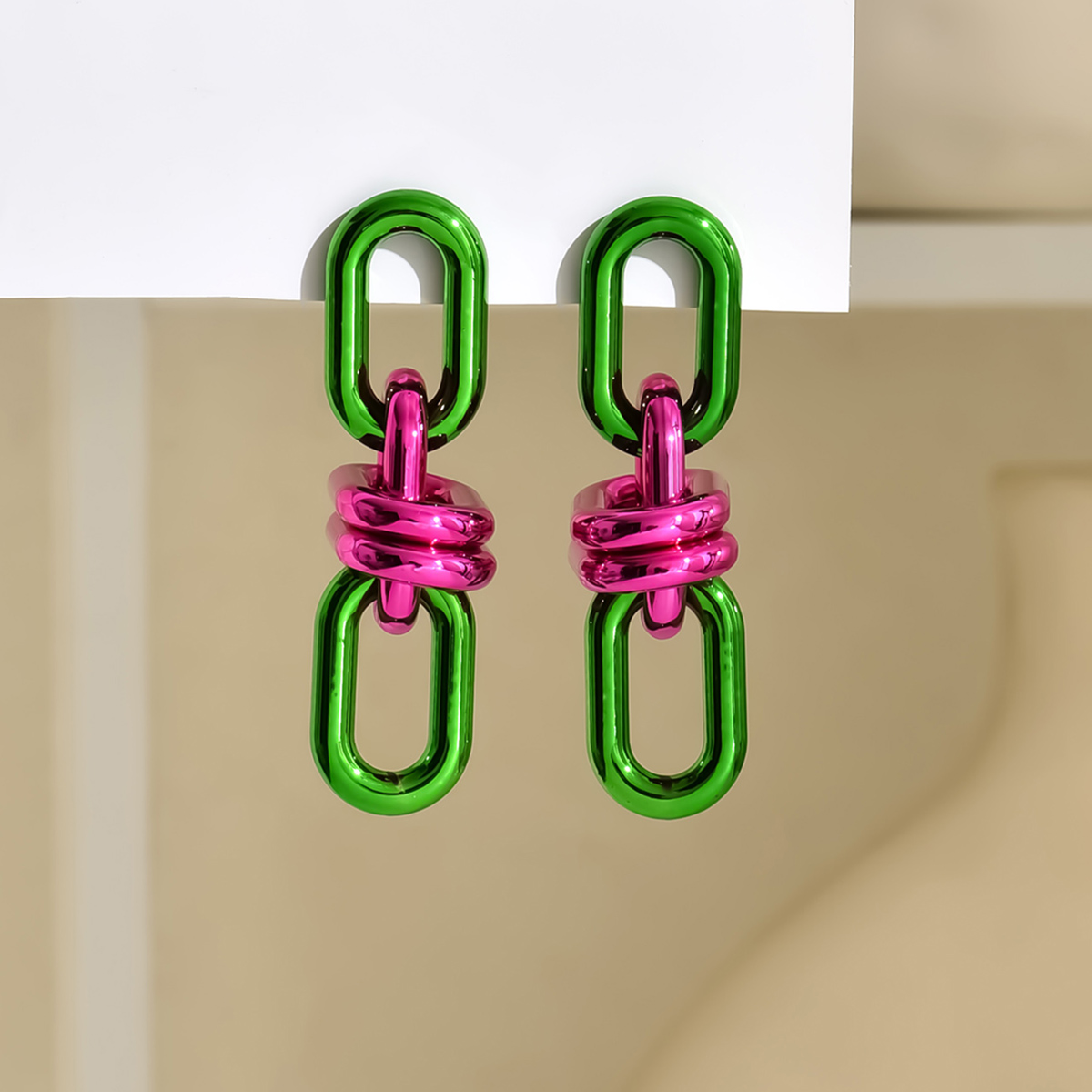 Pendientes largos de cadena geométrica acrílica Vintage para mujer, aretes colgantes verdes metálicos Punk, joyería y2k 2023: Bañado en rodio de imitación