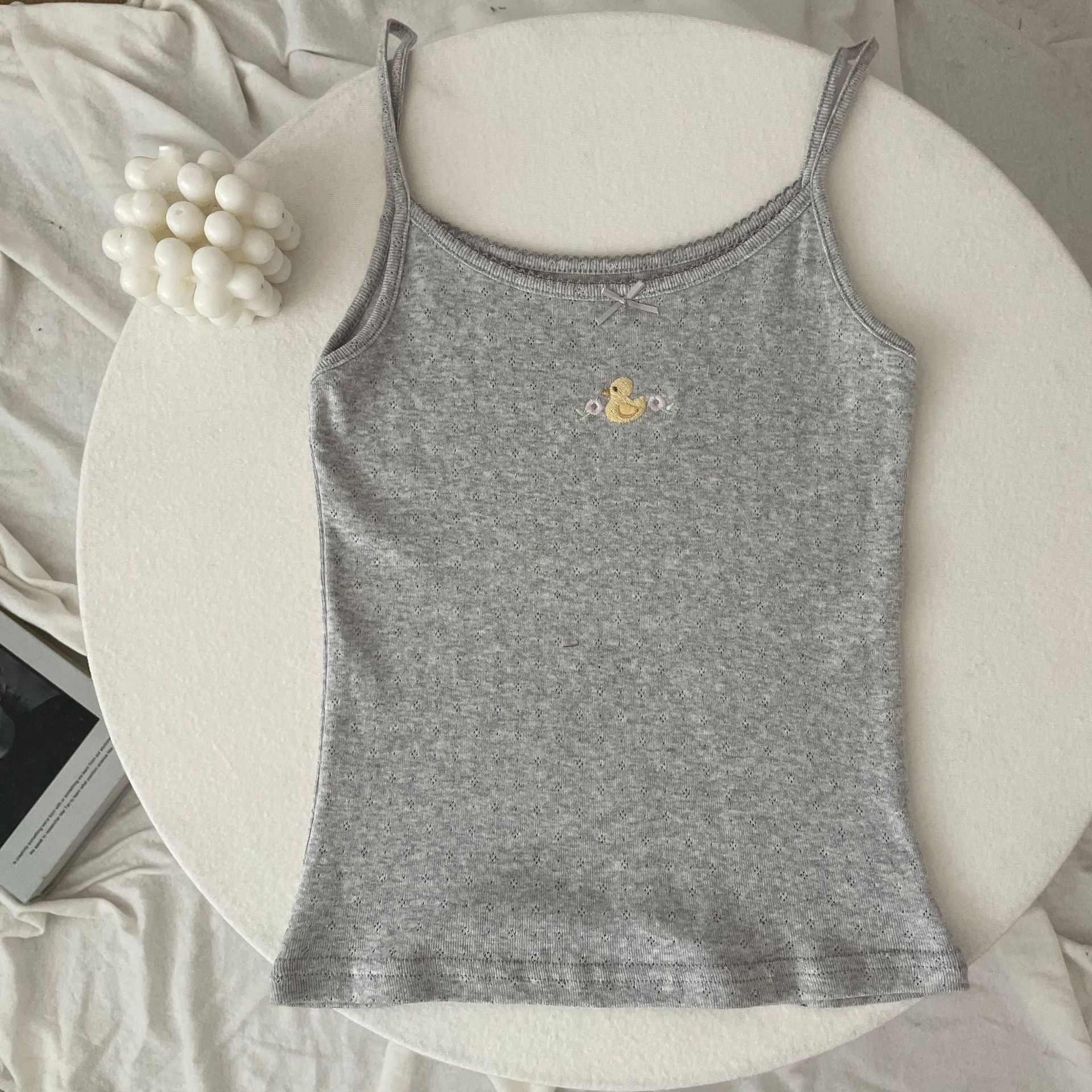 Tops cortos de algodón con lazo y ojales florales para mujer, Top sin mangas ajustado con adornos de encaje, camisola dulce de estilo Preppy, ropa Y2k: Cian