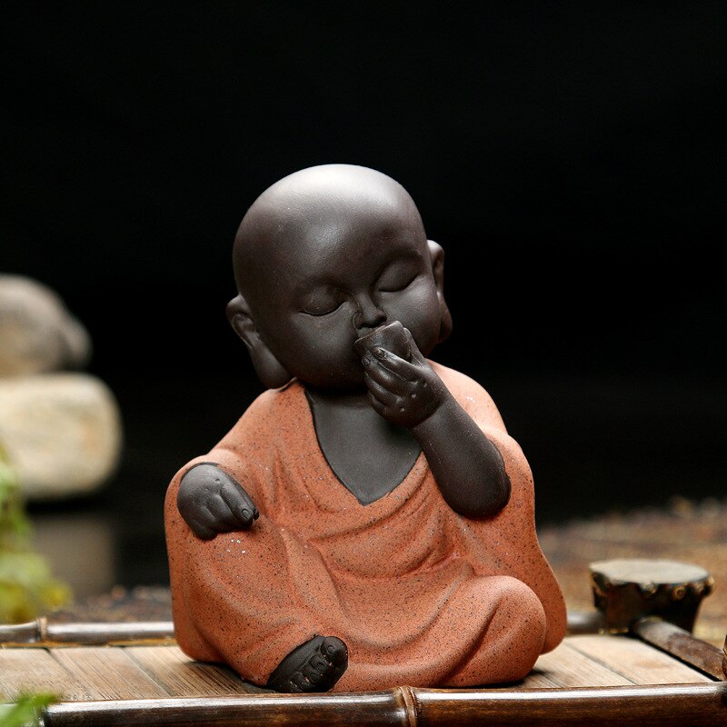 Utsøkte sittende munker kung fu te kjæledyr ornamenter lilla sand tebakke små buddha statuer skulpturer te tilbehør sett: B2