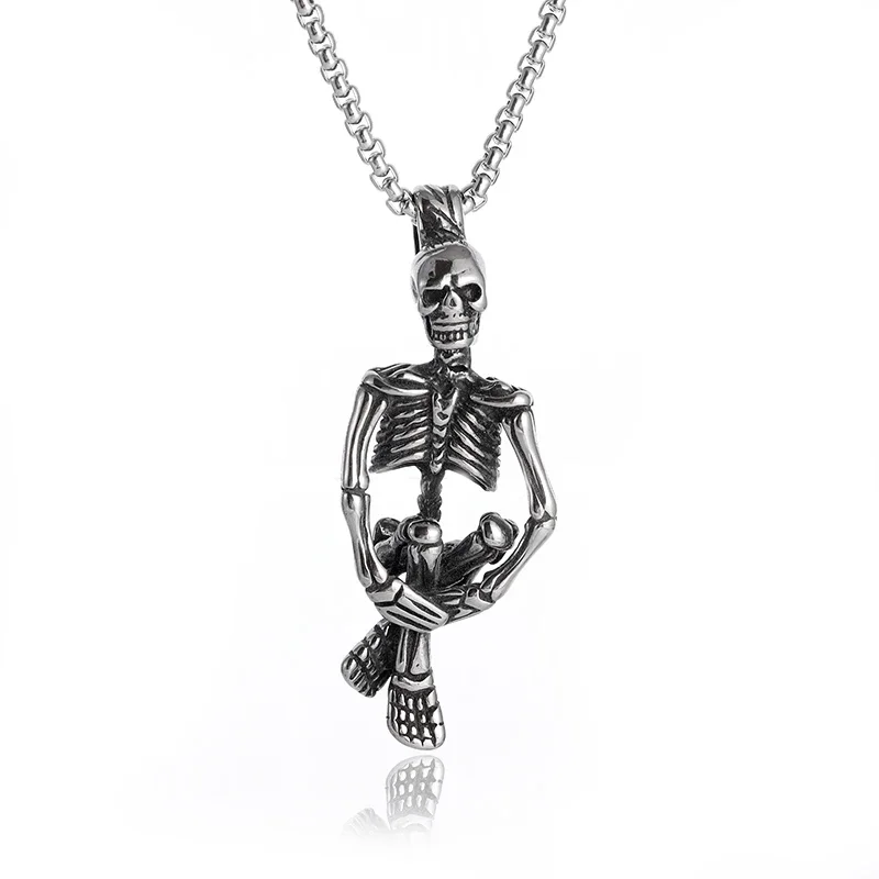 Colgante de calavera de cautiverio Chapado en plata, collar de motociclista Punk Rock para hombre, accesorio de joyería gótica de Halloween: Color dorado