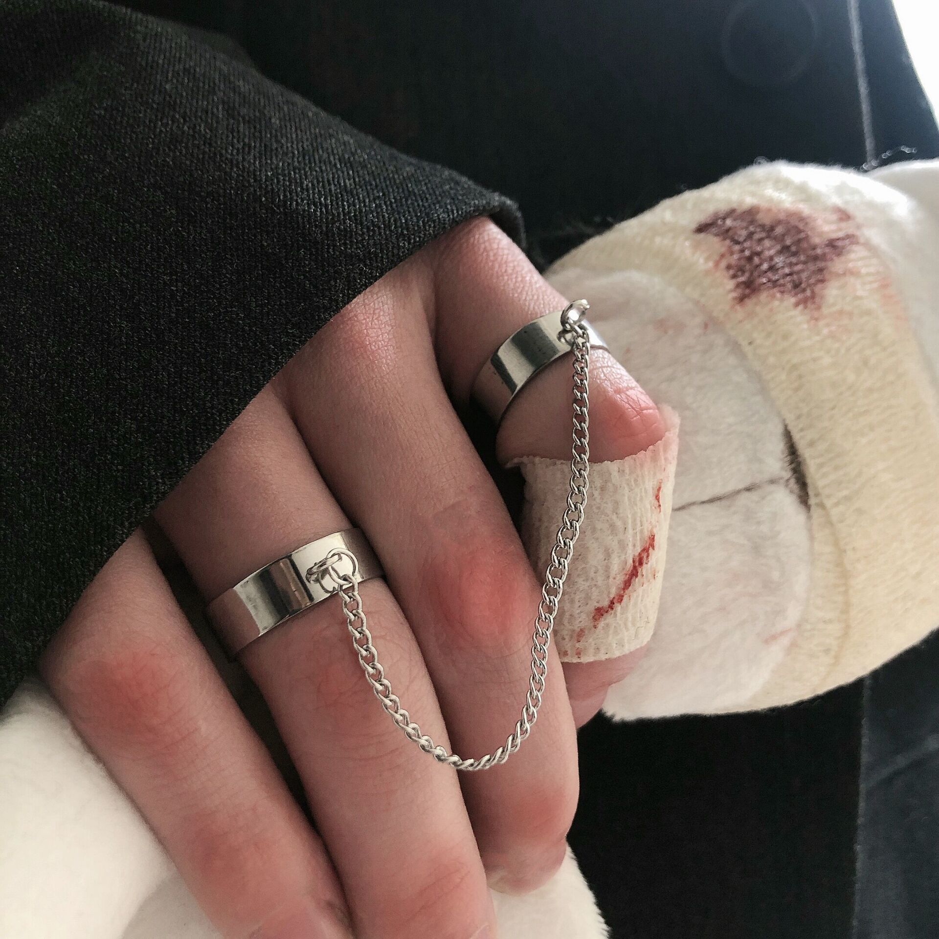 Fantastici anelli a catena a doppio dito per donna uomo apri nappa regolabile punk HipHop anelli di barretta gioielli di moda