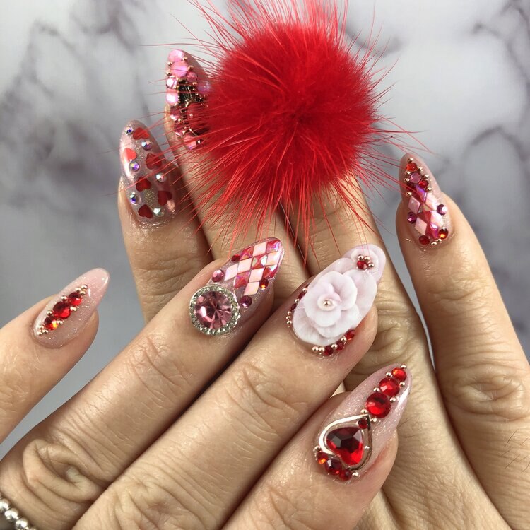 Pompon magnétique 5 pièces, breloques à ongles, boule en peluche, décoration Nail Art, accessoires d&#39;ongles détachables et réutilisables, Kit d&#39;ongles en fourrure Kawaii