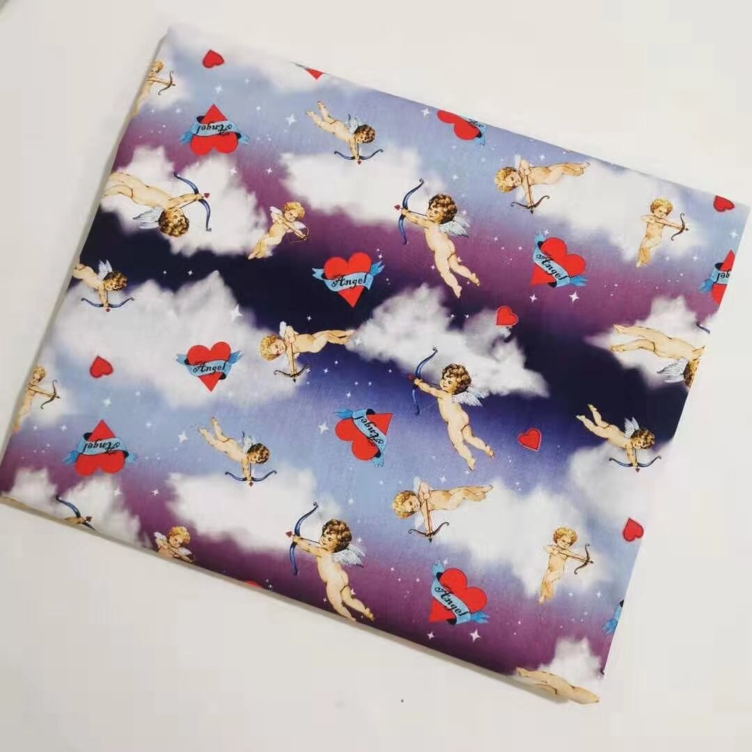 Katoenen stof rood hart baby engel in het paradijs ster en bewolkte liefdespijl naaidoek jurk kleding textiel weefsel patchwork
