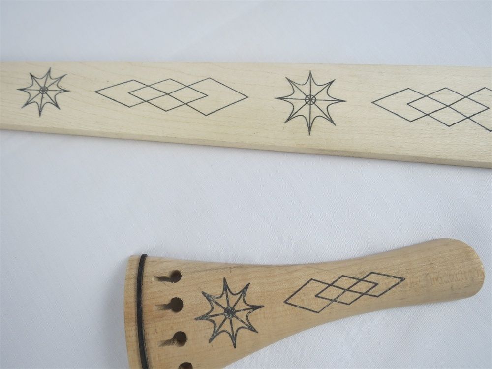 Baroque style nature maple 4/4 violin fingerboard/tailpieces,carved