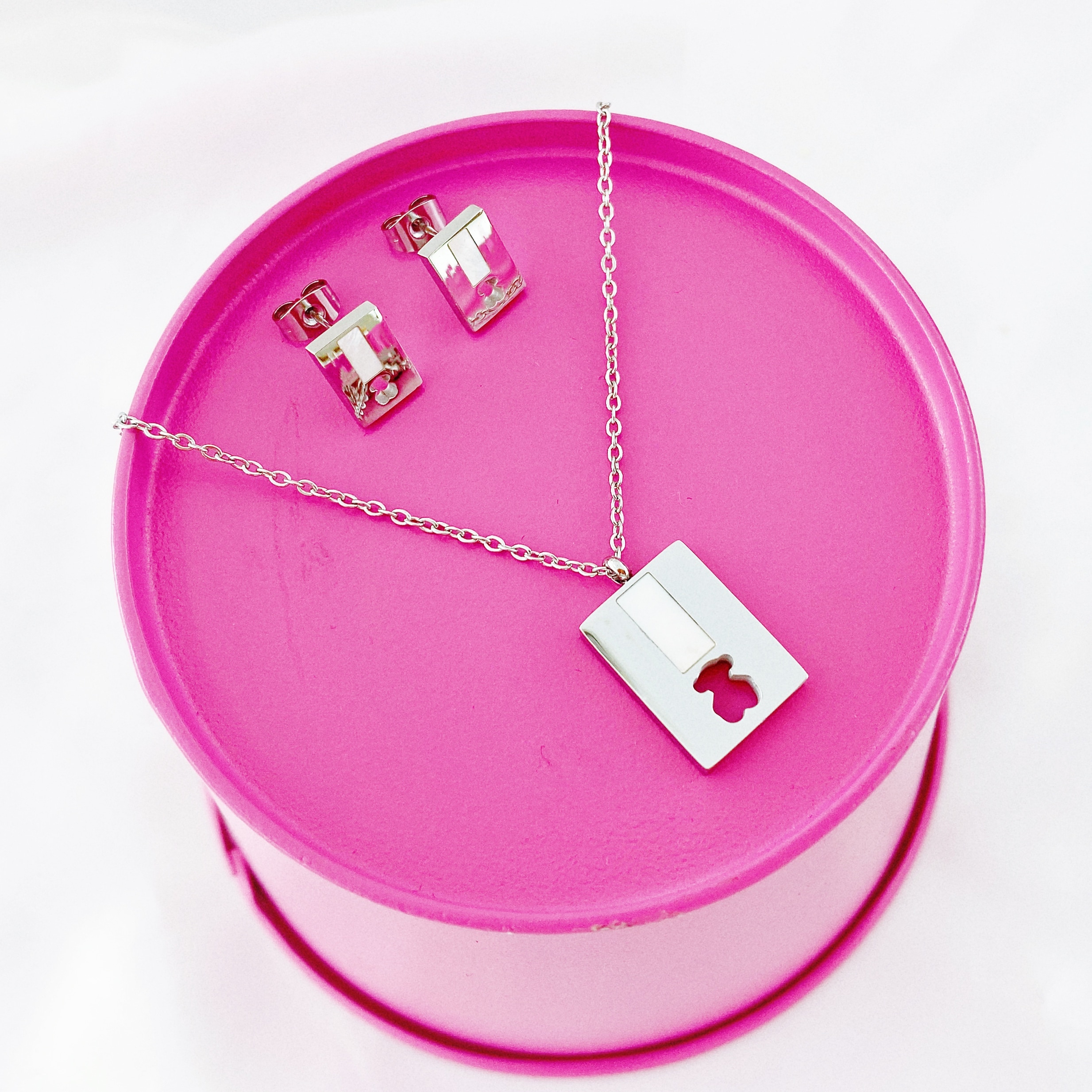 Femmes colliers en acier inoxydable bijoux boucles d'oreilles mignon ours pendentifs populaires deux couleurs peuvent choisir