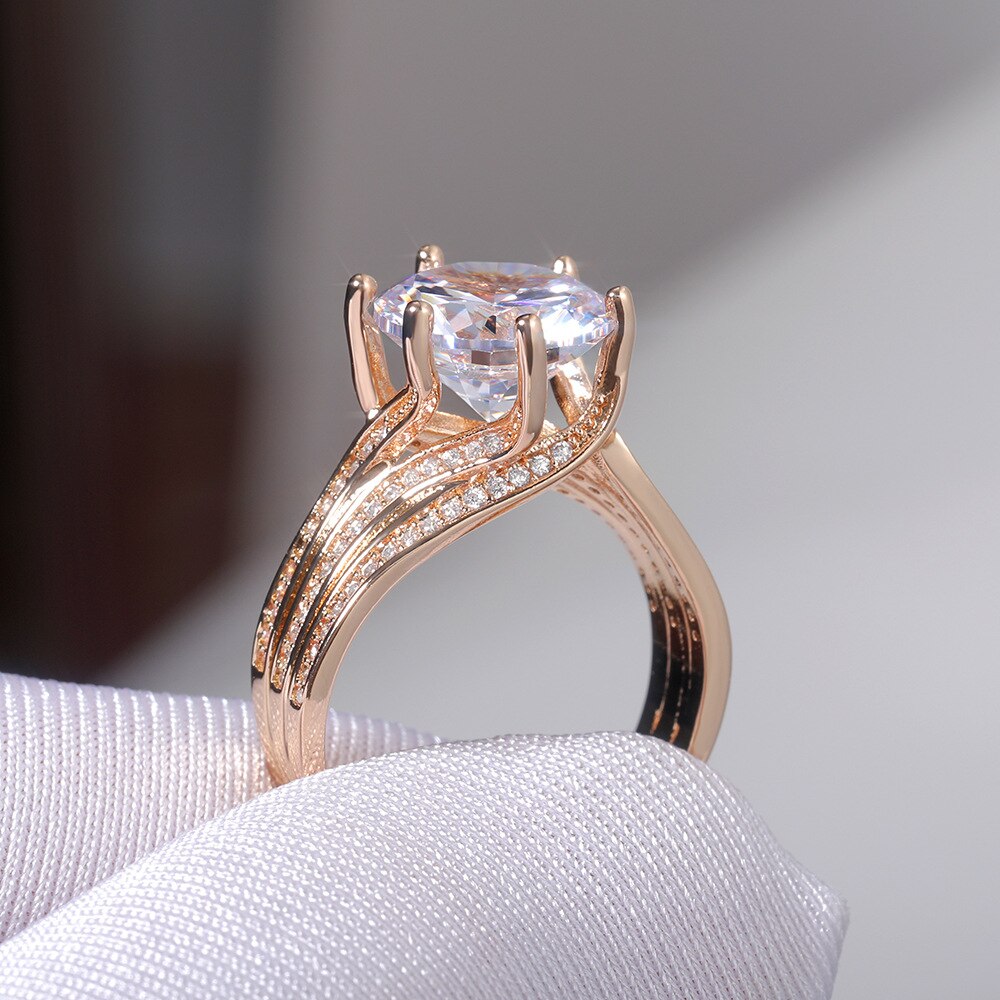 Stijlvolle Gold Kleur Classic Wedding Vrouwen Ring Eenvoudige Vinger Ringen Met Midden Verharde Cz Stones Delicate Vrouwelijke Engagement Sieraden
