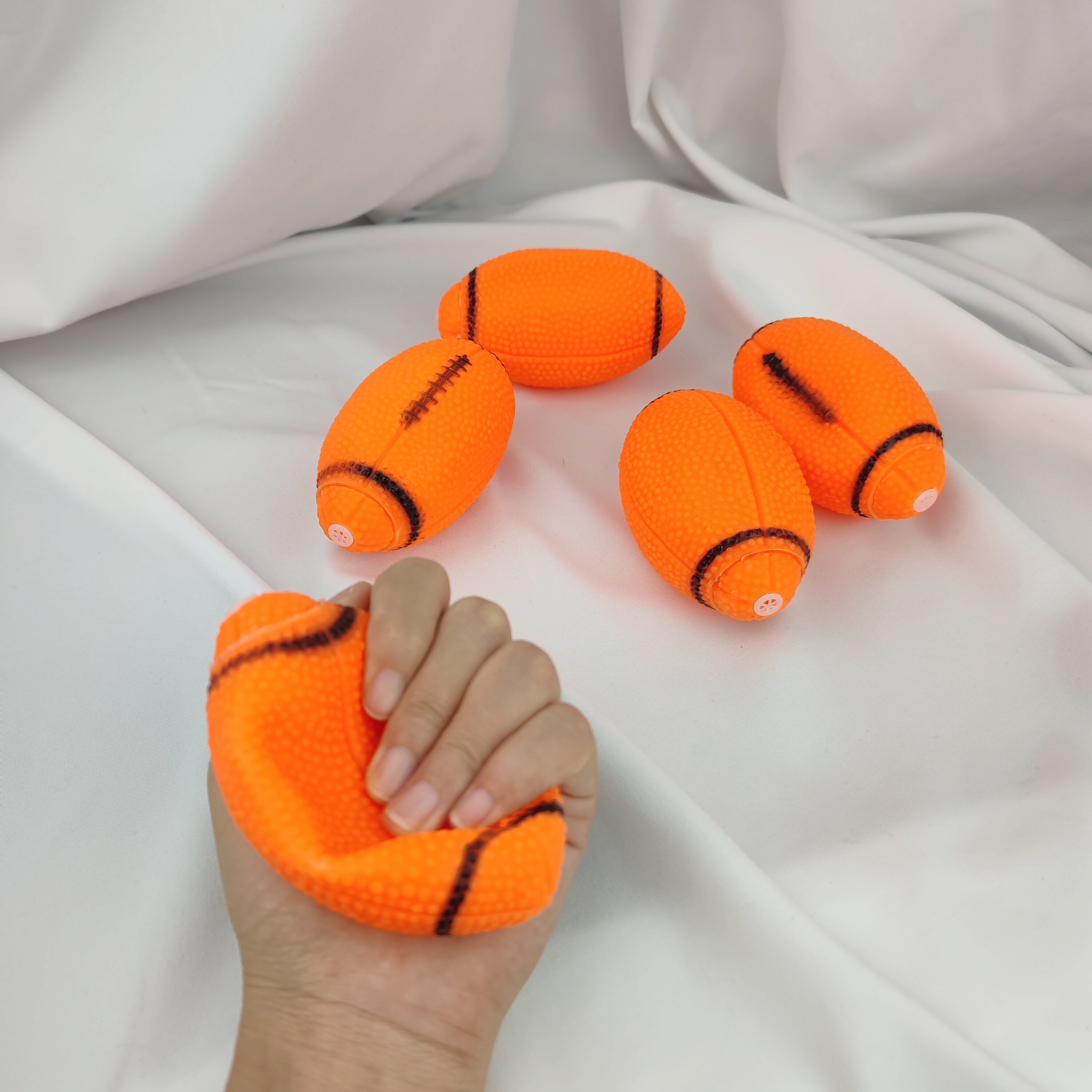 Pet Sounding Vinyl Toys For Dog Squeaking Sounding Rugby Teddy Golden Retriever Ball Dog Training Toy Interact Entertainment Toy