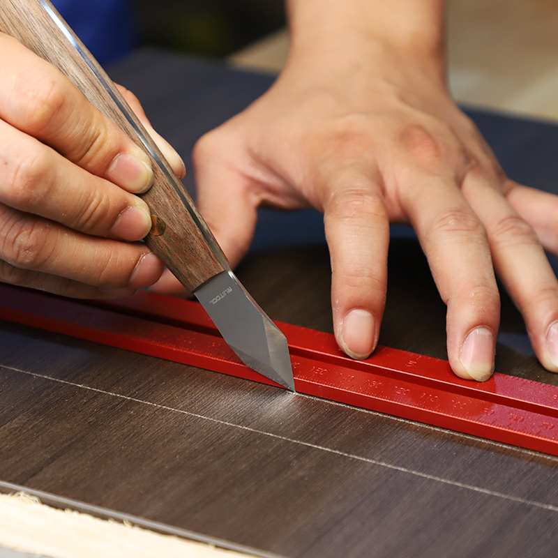 Markeringsmes Koolstofstaal mes Dubbele schuine opvallend mes Houten handvat met beschermhoes voor markering en snijwerk