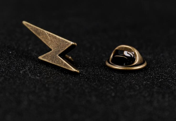 10 st/lot 2.8*0.9cm guld brons liten blixtnål/legering material galvanisering blixtstil klädbrosch  a023