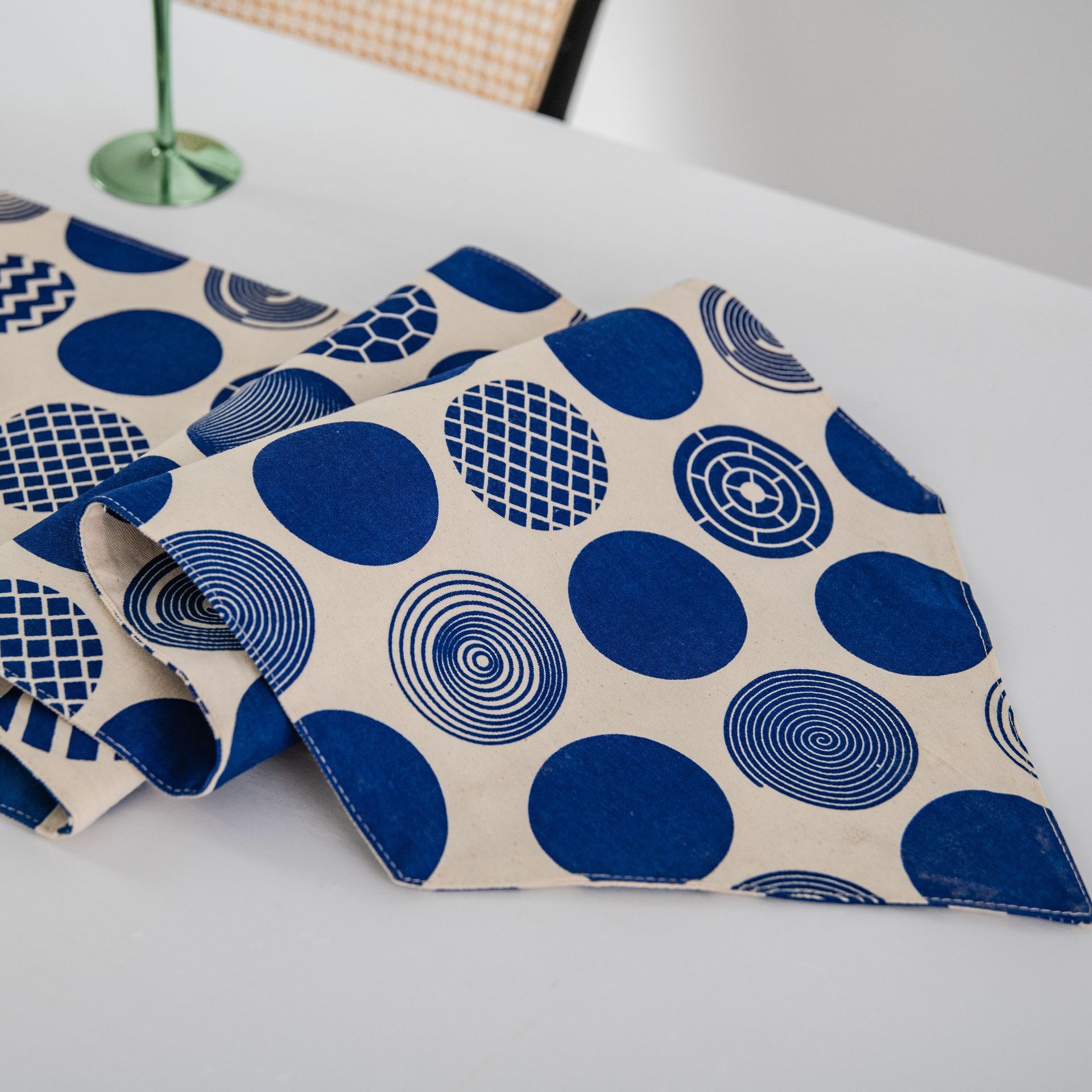Nordic Blue and White Geometric Dot Printing Table Runner with Cotton Linen for Dining Table Wedding Party TV Cabinet Decoration