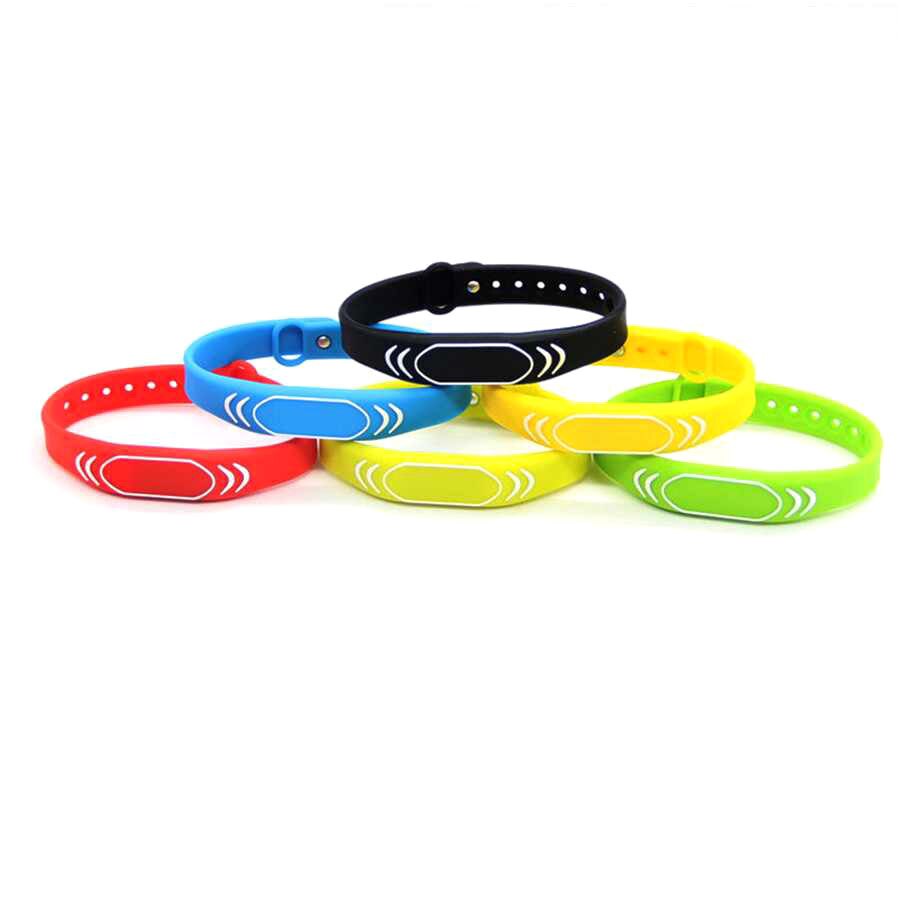 30 st 125 khz  em4100 rfid handledsetiketter  tk4100 nyckelbricka armbandsetiketter mart justerbart armband armband id-kort