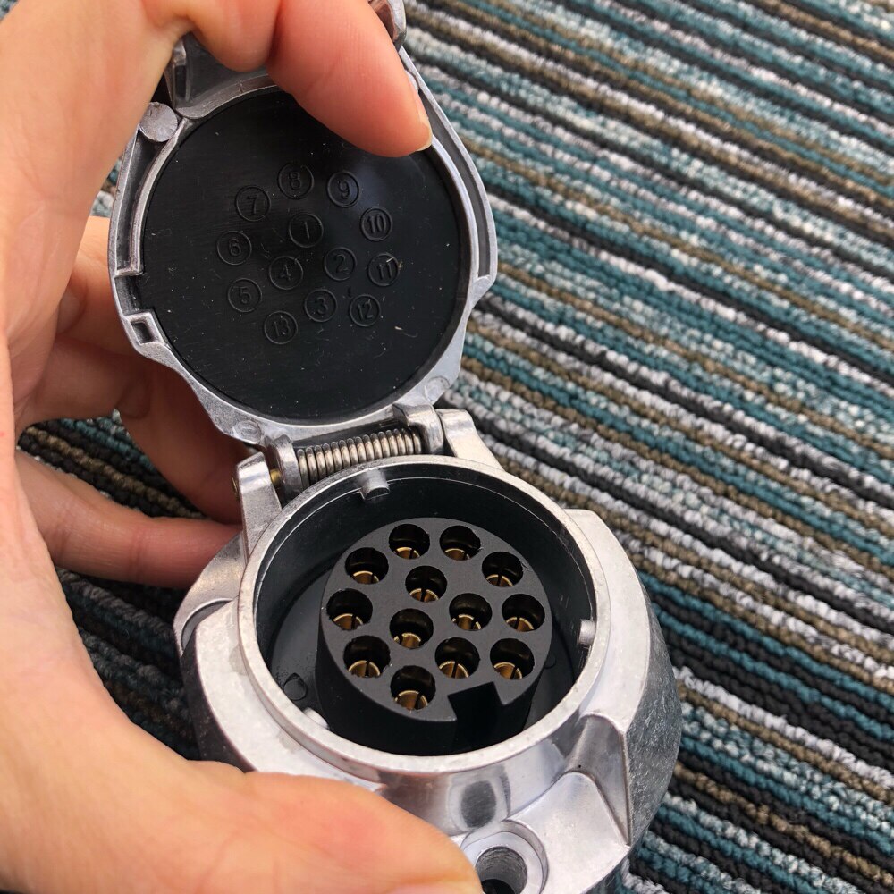 13 Pin European standard Trailer Socket Aluminum Trailer Socket 12V Towbar Towing Socket For Car Trailer Ship RV