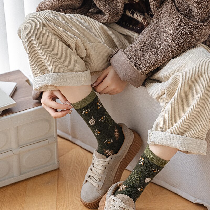 Talvi kevät pieni kukka retro sukat naisten putkisukat paksunnetut lämpimät villasukat etniseen tyyliin vihreät kasasukat
