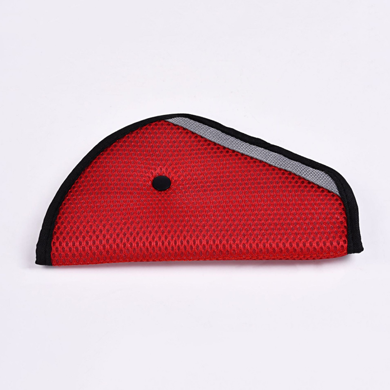 universell sikkerhetsbeltetrekk til låve til bil auto barnesetebelte trekant polstring skulderholder myk justerbar: Rød