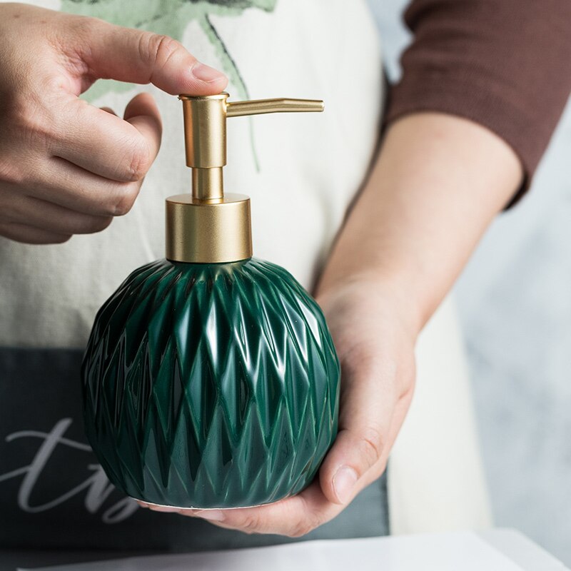 Dispensador de jabón redondo de cerámica, forma de ventilador plegable, botella de loción de cerámica, Cabezal de presión dorado, accesorios para baño, botella de Gel de Ducha