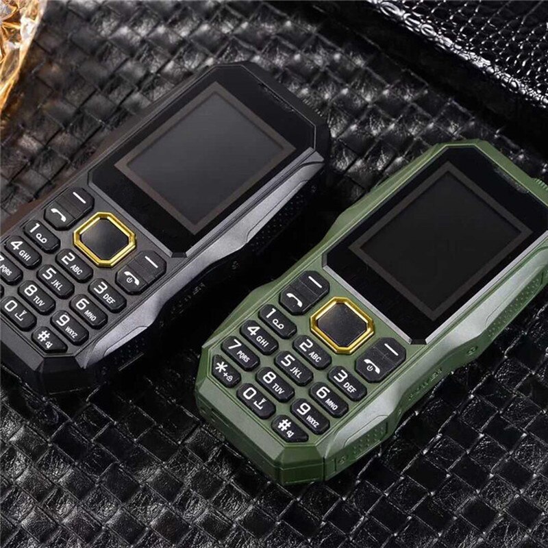W2025 no camera's, goedkope kleine mini dual sim mobiele telefoon, schokbestendig, sterke zaklamp, bluetooth-ondersteuning, russisch toetsenbord