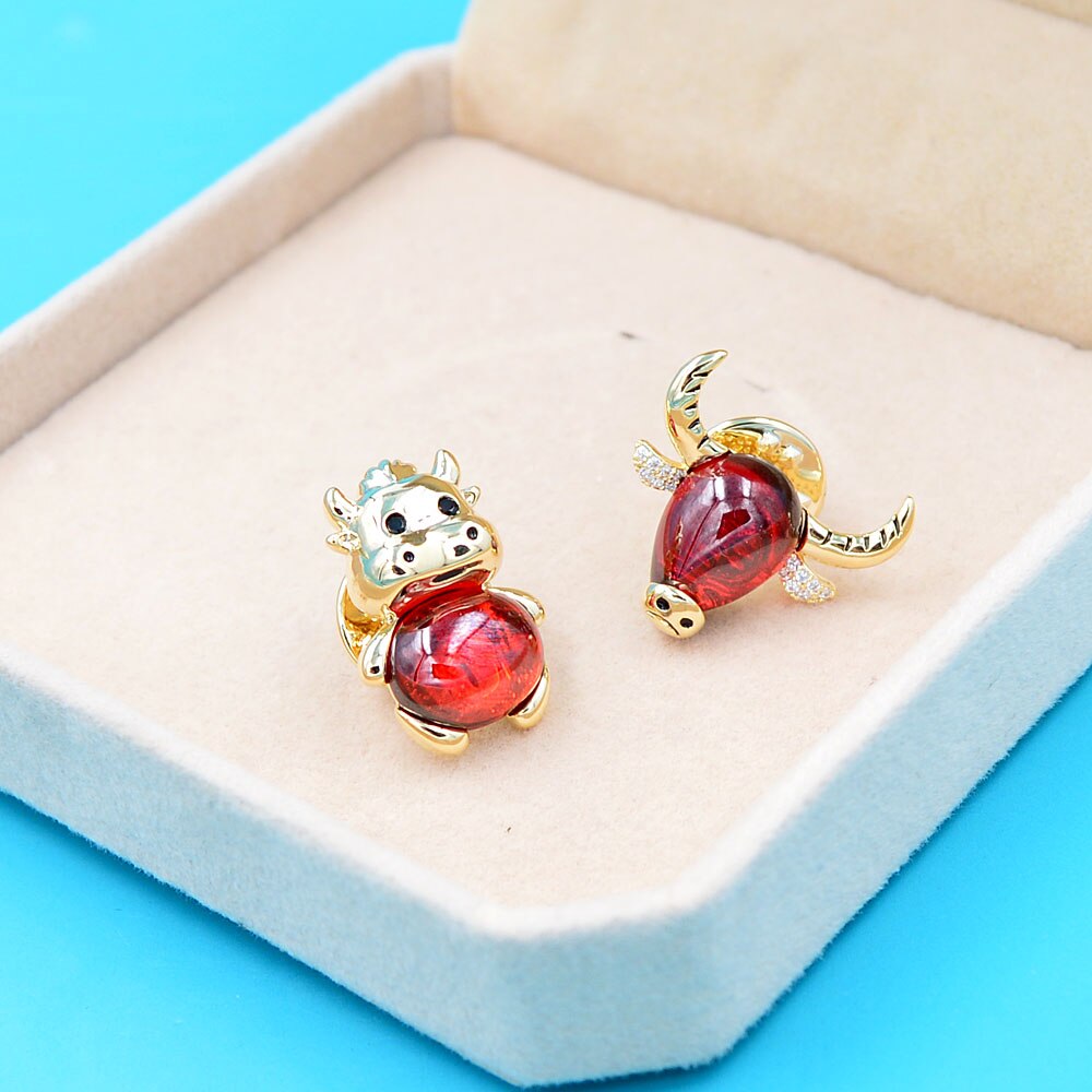 CINDY XIANG Crystal Bull Head Collar Pin Brooch Cubic Zirconia Cattle Brooches For Women And Men Small Zodiac Animal