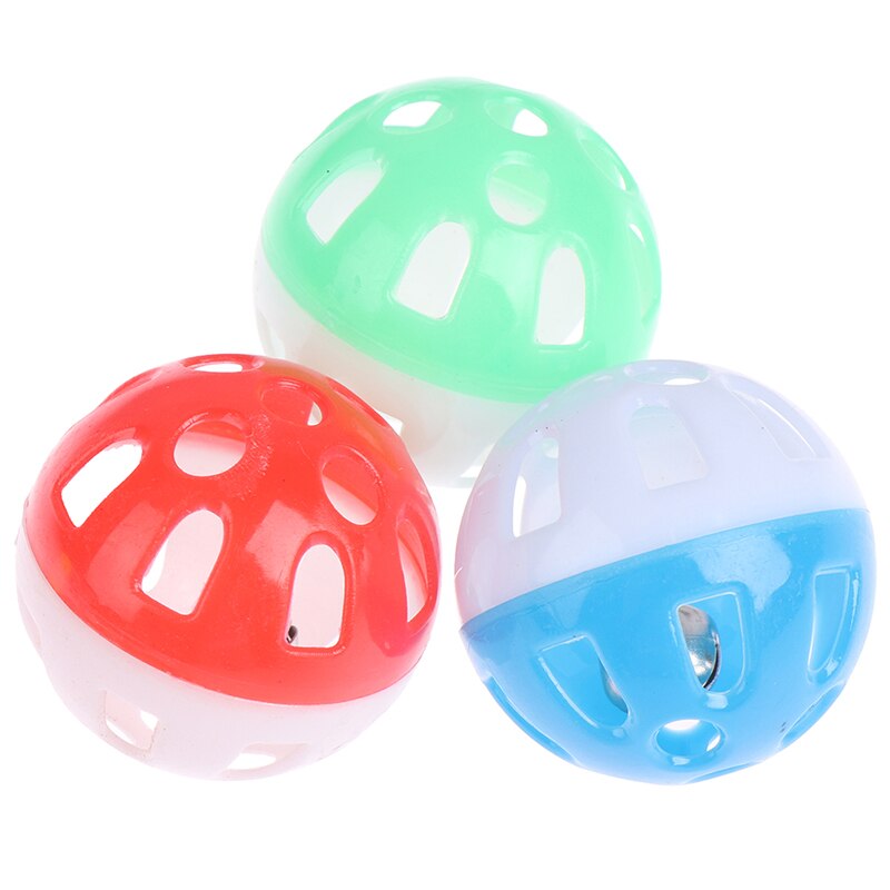 1pc husdjur leksak katt ihålig klocka boll 3.8cm papegojor leksak fågel ihålig klocka boll för parakit cockatiel tugga rolig bur slumpmässiga färger