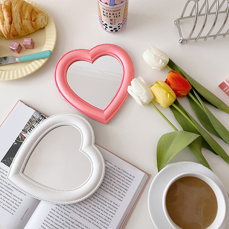 Espejo de maquillaje en forma de corazón para niñas, espejo de tocador de doble uso montado en la pared, herramientas cosméticas portátiles para decoración de escritorio