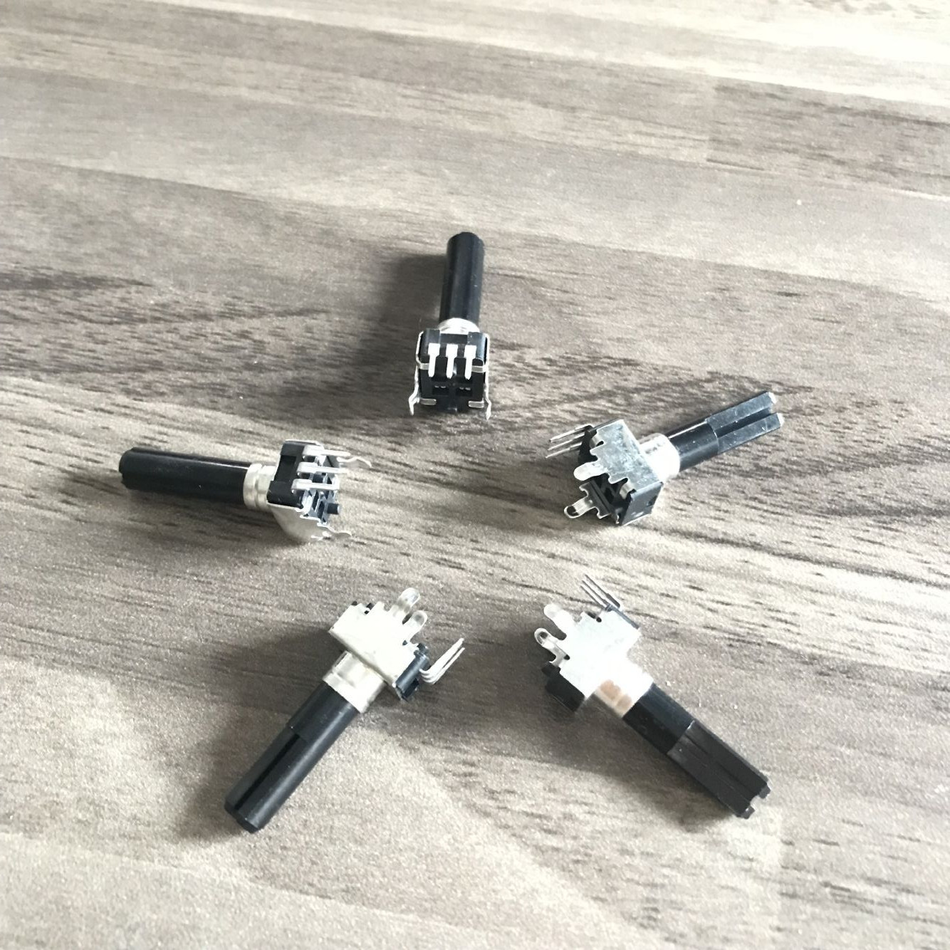 5Stck 09 typ Rührgerät Klang Potentiometer RK0936N B5K B1K B2K B10K B20K B50K B100K L = 30MM D shatf 23MMF