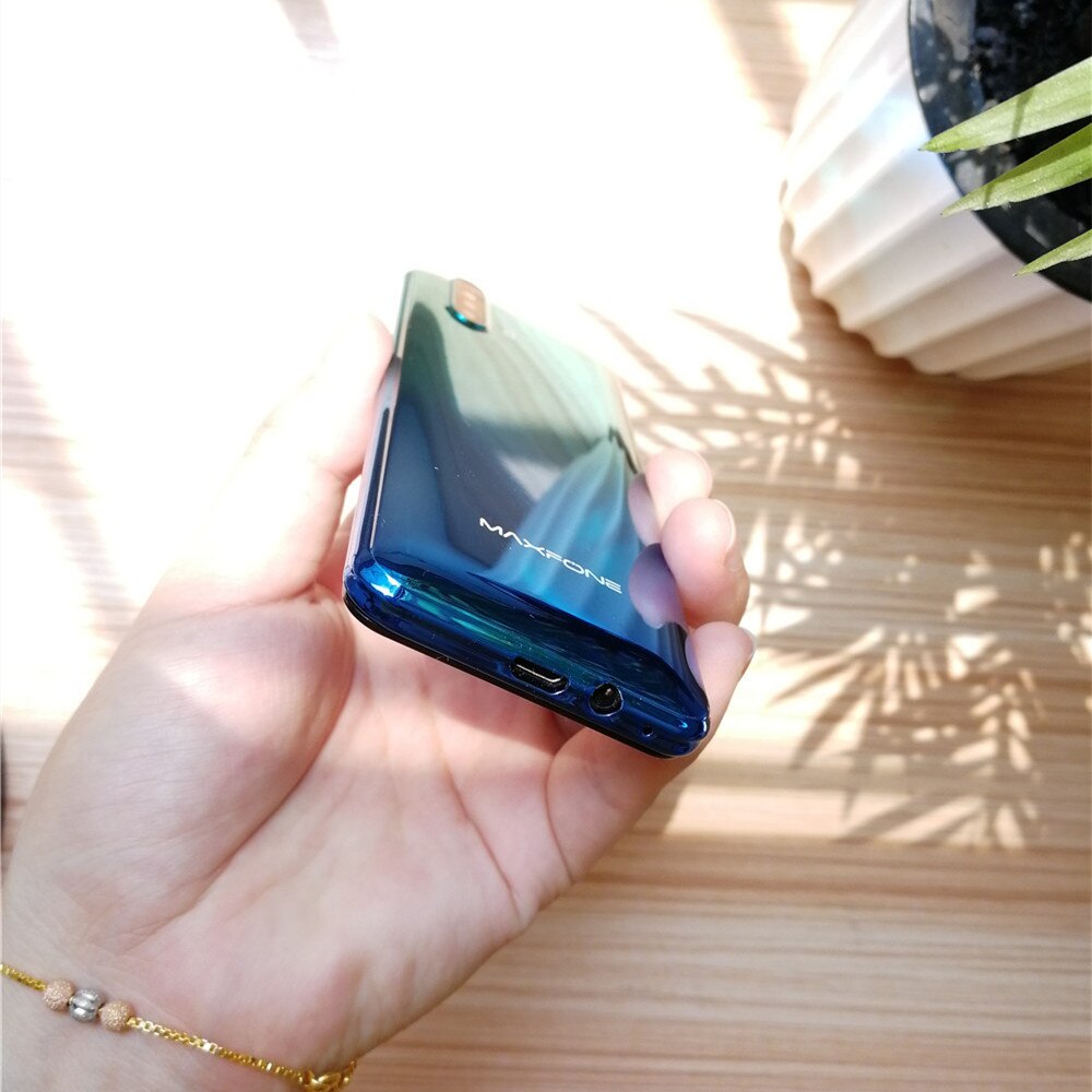 Goedkope Push-Knop Mobiele Telefoon 2.4 Inch Scherm 850Mah Dual Sim Camera Bluethooth Spotlight Grote Luidspreker Fm Mini maxfone Max 2