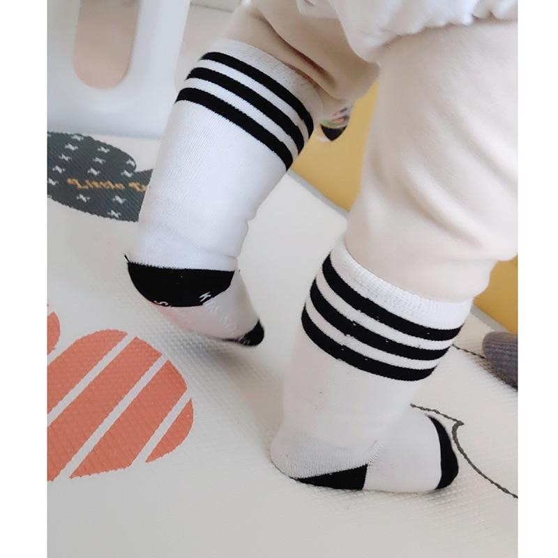 Chaussettes antidérapantes en coton doux pour bébé fille et -né, à rayures noires et blanches, pour garçon et fille, collection printemps automne hiver