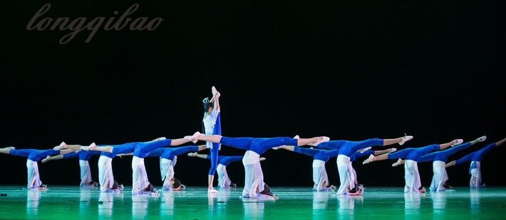 Chinese meisjes treden op in kostuums met gradiëntkleuren, tule, feeëndanskleding, klassieke kostuums, podiumkleding